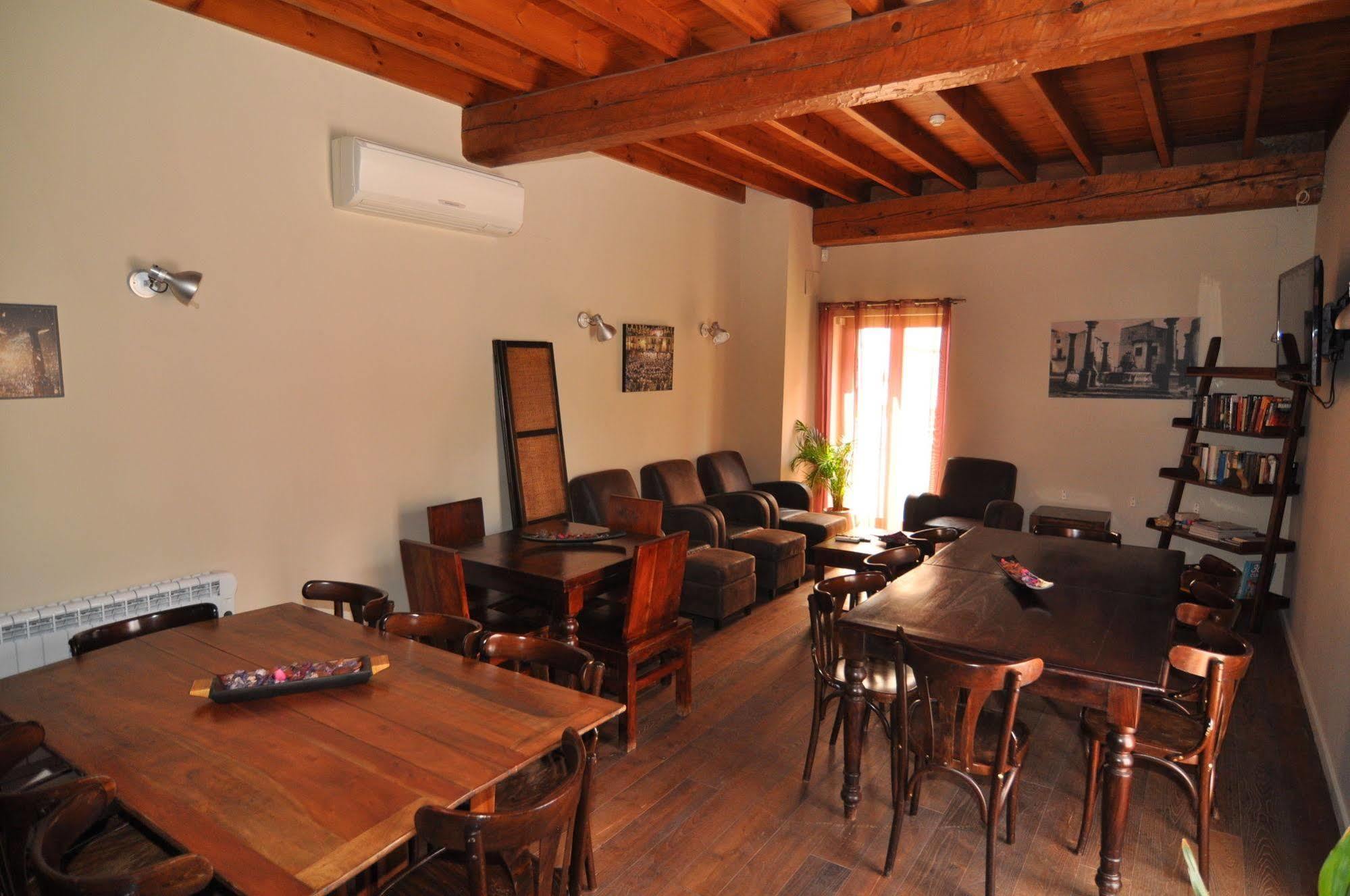 Hostal De Cabrit Sant Mateu Exterior photo